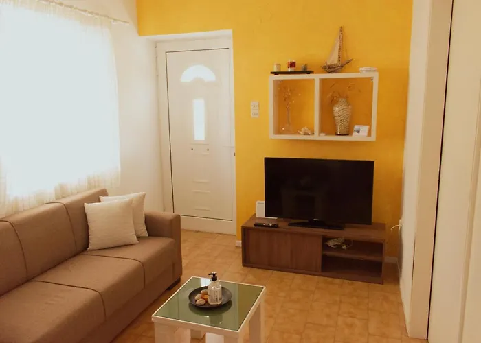 Margaret House * Isterni (Paros)