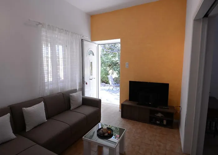 Margaret House Isterni (Paros)